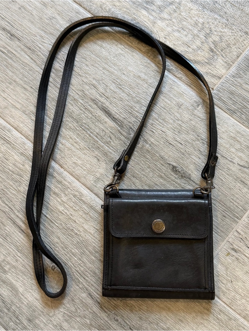 Vintage Perlina Leather Crossbody Wallet Minimalist Weekend Travel Casual Hobo